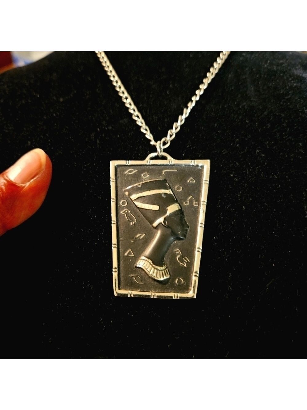 Vintage 80s Queen Nefertiti Silver-tone on Black Pendant Necklace